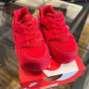 Nike Huarache Run. Size 8c. Red color